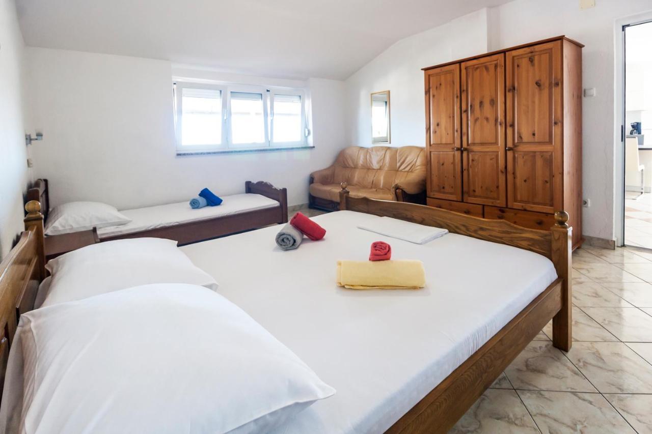 Apartments & Rooms Strcic Petra Кърк Екстериор снимка